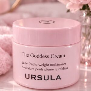 Ursula The Goddess Cream Daily Featherweight Moisturizer - Pink